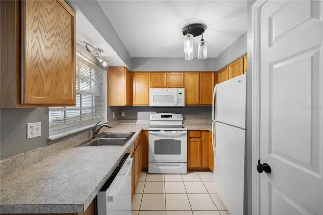 $1,500 | 37250 Embassy Pk Lane, Dade City, FL 33525