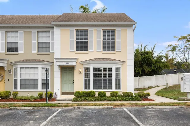 $1,500 | 37250 Embassy Pk Lane, Dade City, FL 33525