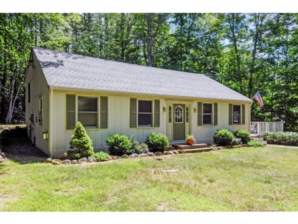 20 Port Wedeln Road Wolfeboro, NH 03894 - Photo 2 of 23