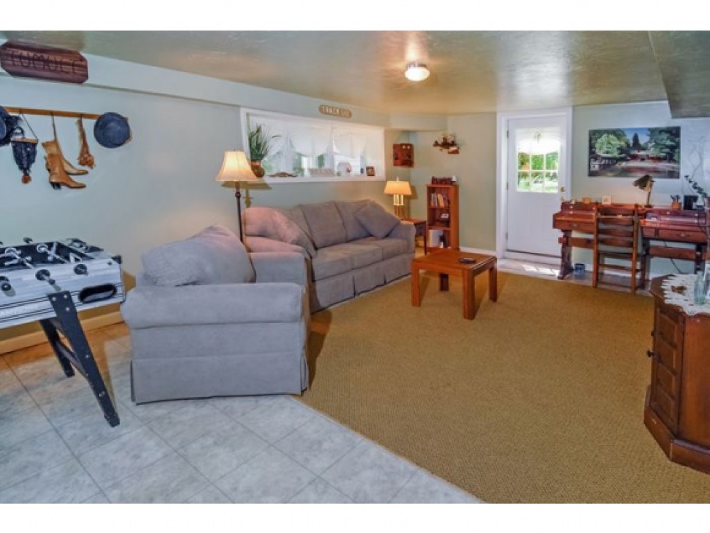 20 Port Wedeln Road Wolfeboro, NH 03894 - Photo 17 of 23