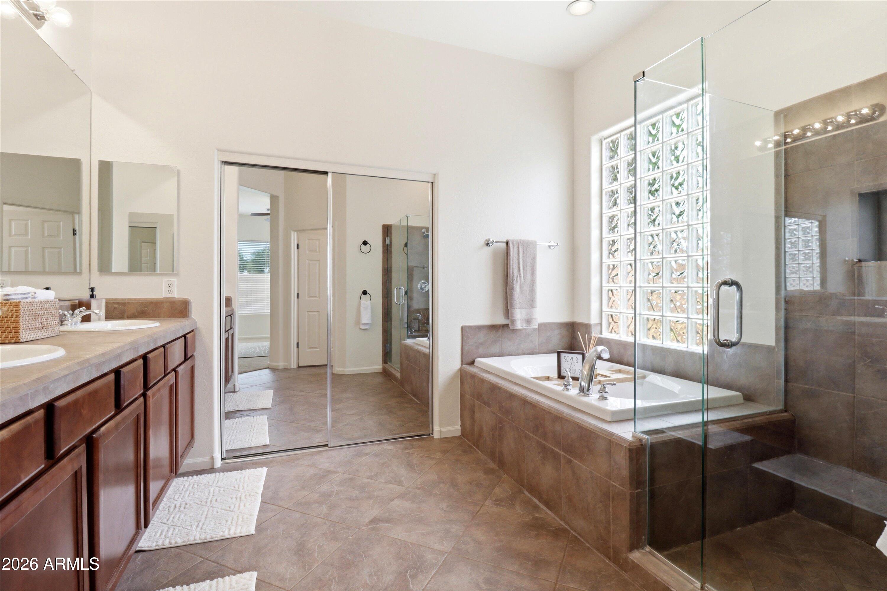 6758 Rachael Way Gilbert, AZ 85298 - Photo 15 of 32 Primary Suite Bath