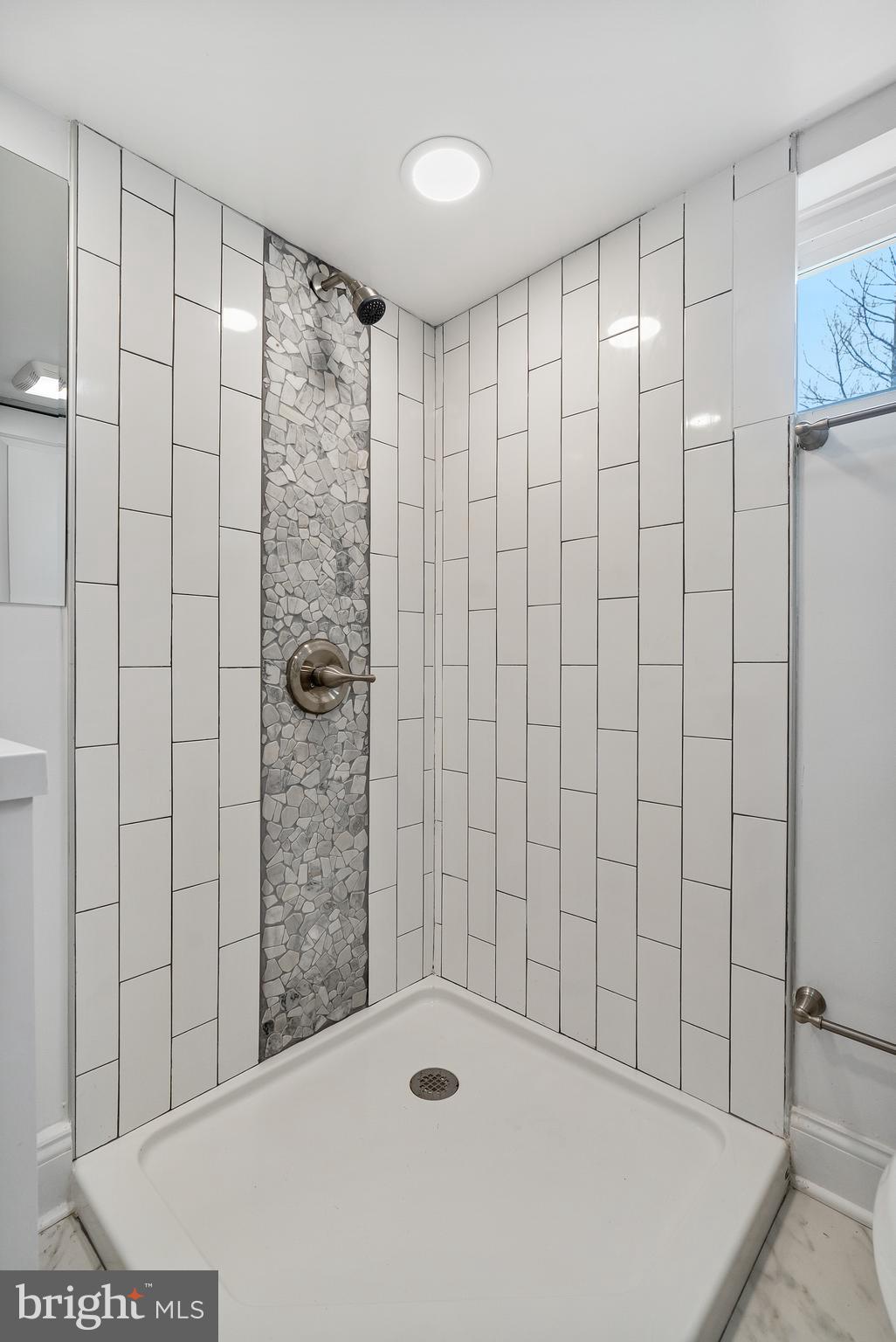 2216 Silver Lane Road Essex, MD 21221 - Photo 4 of 40