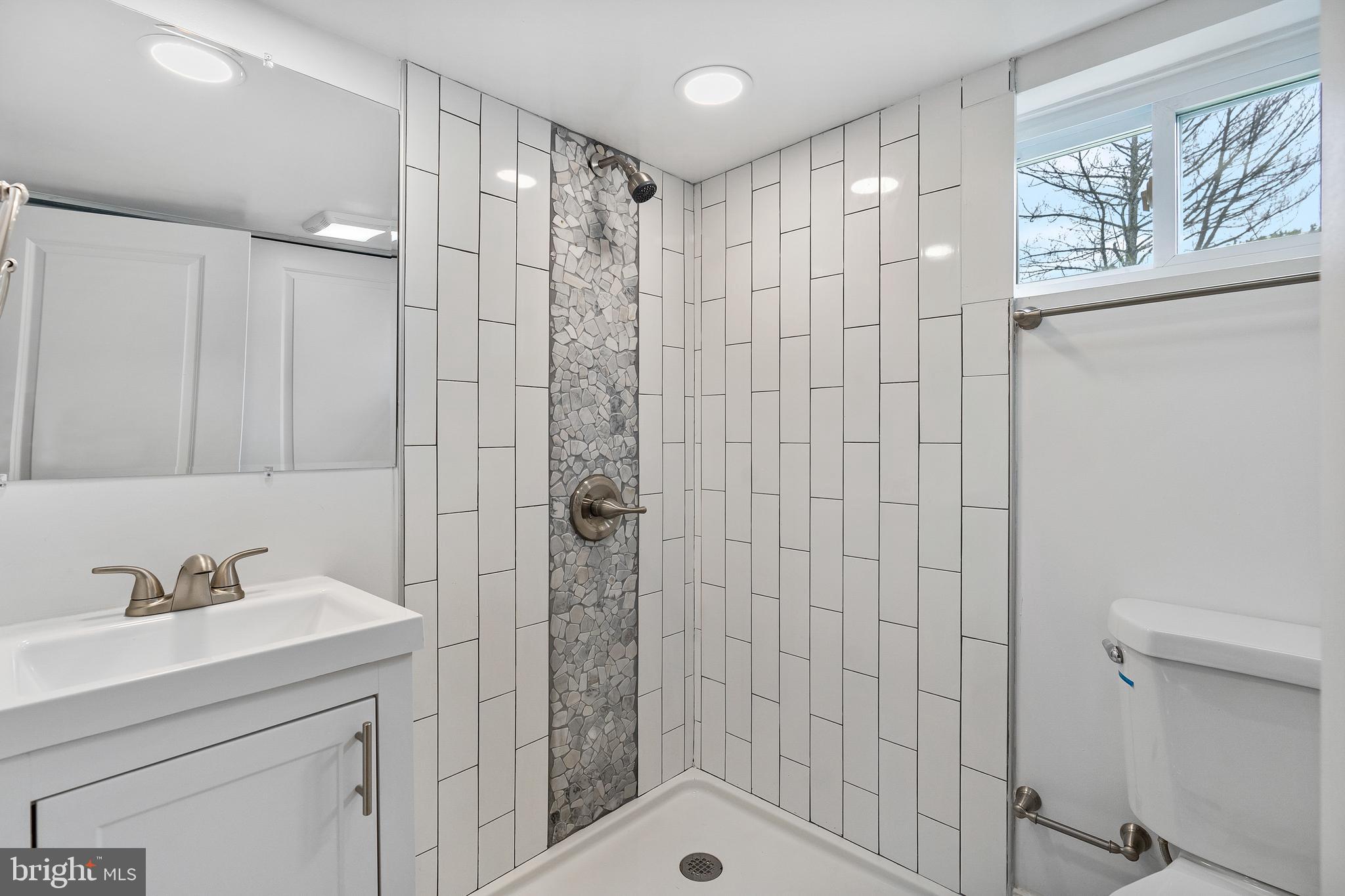 2216 Silver Lane Road Essex, MD 21221 - Photo 5 of 40