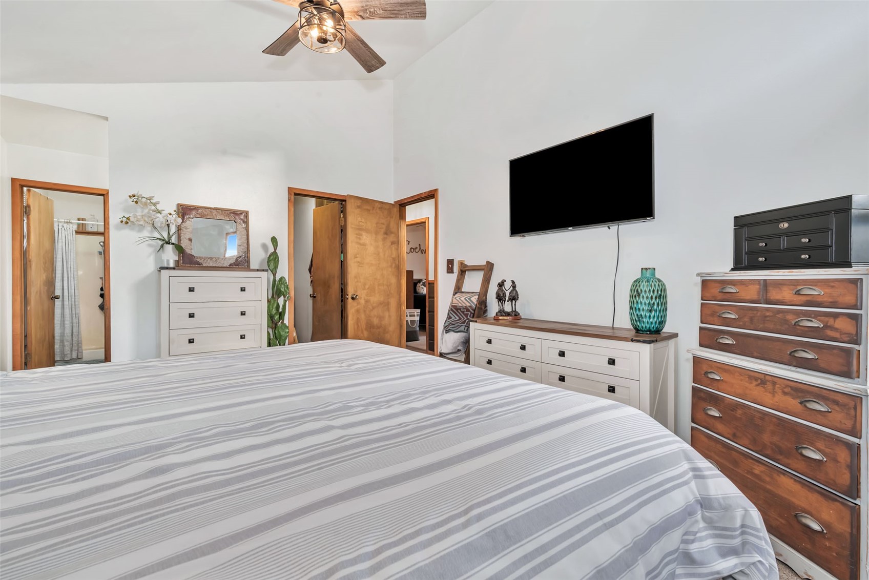 224 C R 206 Craig, CO 81625 - Photo 16 of 50 a bedroom with a bed and a flat screen tv