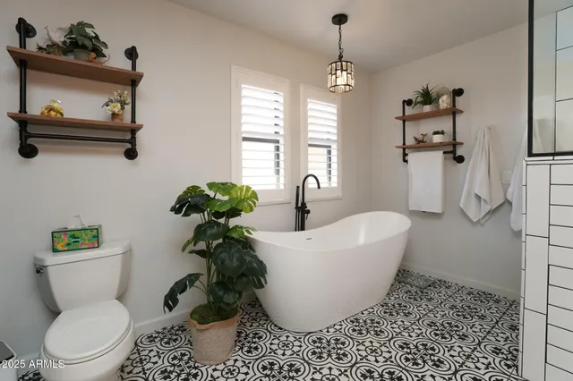 a bath room with a toilet and a shower