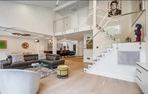$3,198,000 | 23 Estates Terrace North, Manhasset, NY 11030