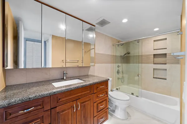 $3,899 | 511 Bayshore Drive, Unit 904, Fort Lauderdale, FL 33304