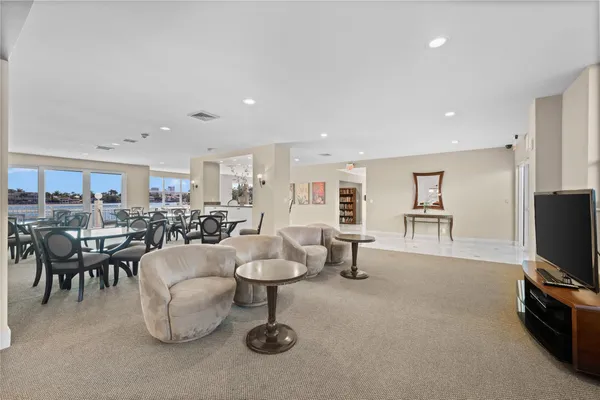 $3,899 | 511 Bayshore Drive, Unit 904, Fort Lauderdale, FL 33304