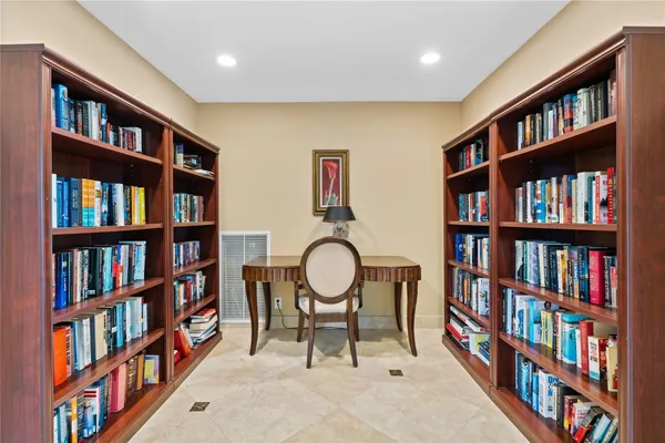 $3,899 | 511 Bayshore Drive, Unit 904, Fort Lauderdale, FL 33304