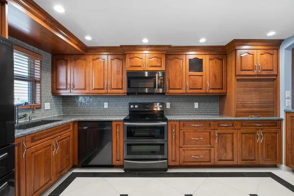 $3,899 | 511 Bayshore Drive, Unit 904, Fort Lauderdale, FL 33304