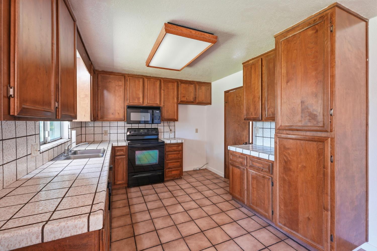 210 Laurel Court Ripon, CA 95366 - Photo 6 of 26