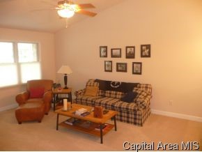 460 Chris Drive Springfield, IL 62711 - Photo 2 of 6 Gallery Image 2