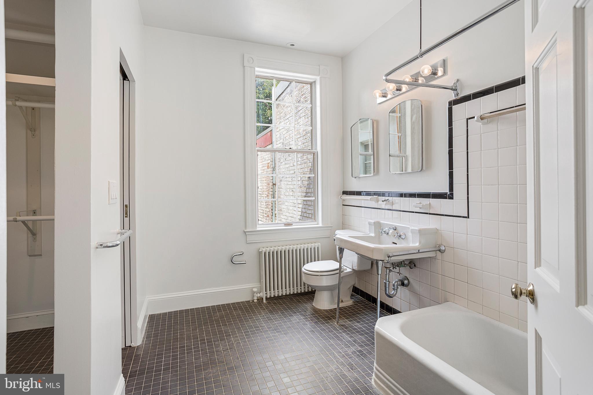 3131 P Street Northwest Washington, DC 20007 - Photo 7 of 16 Owner's Bathroom