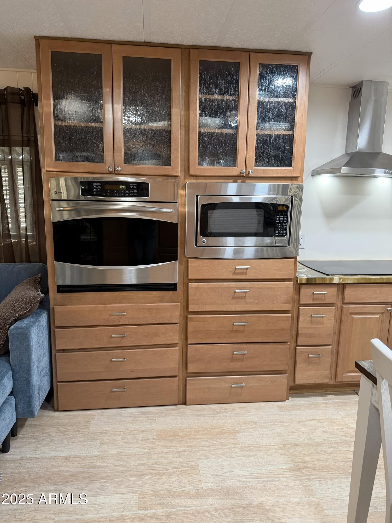 351 North Meridian Drive, Unit 2 Apache Junction, AZ 85120 - Photo 8 of 26 a view of a dresser