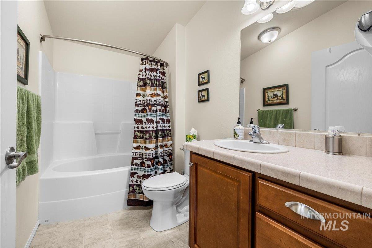 37786 Highway 78 Grand View, ID 83624 - Photo 26 of 50 Full bath featuring vanity and shower / bath combination with curtain