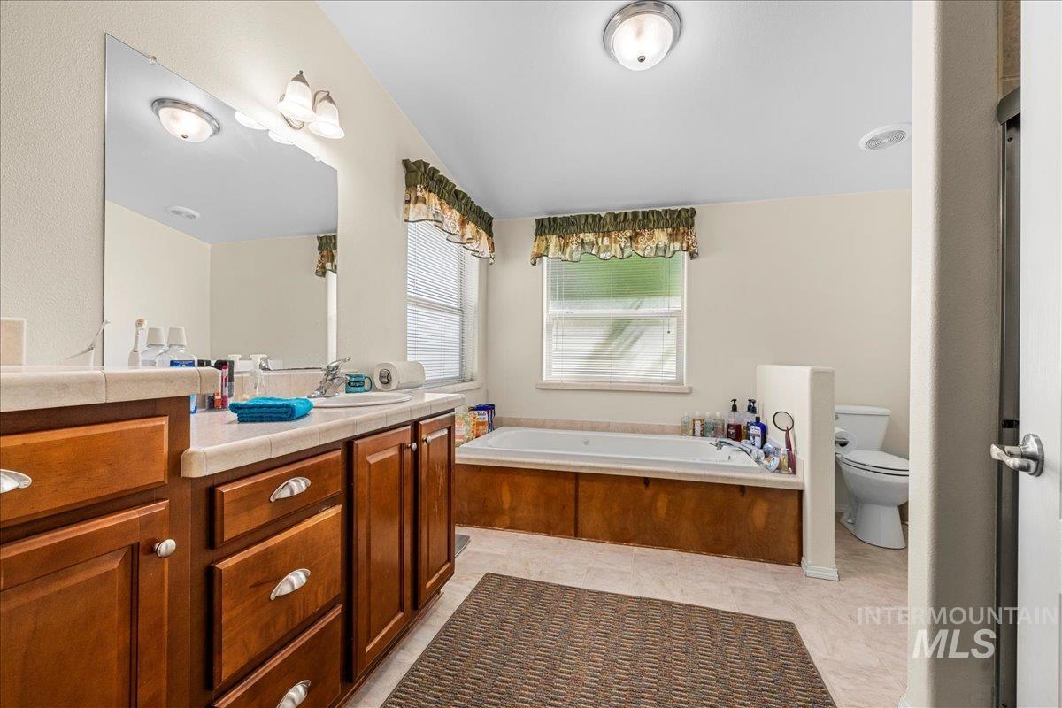 37786 Highway 78 Grand View, ID 83624 - Photo 32 of 50 Bathroom featuring vanity and a bath