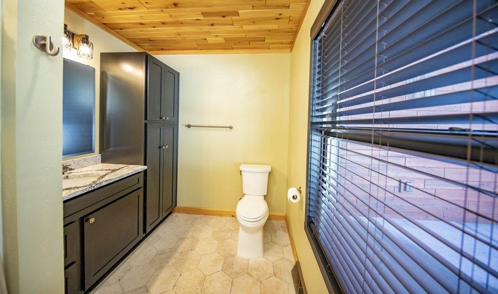 176 Sunset Shores Road Iron River, MI 49935 - Photo 4 of 81