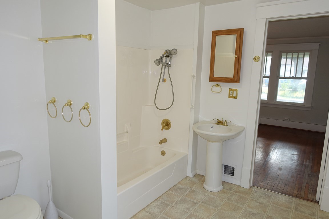 4224 North Prospect Road Peoria, IL 61603 - Photo 18 of 36 Gallery Image 18