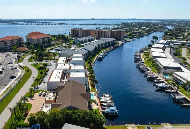 $525,000 | 4206 Southeast 20th Place, Unit 101, Cape Coral, FL 33904