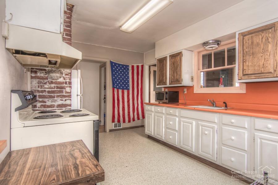 634 Southwest 14th Street Redmond, OR 97756 - Photo 10 of 24 Additional Photo