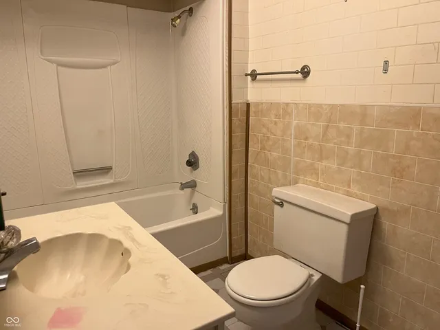 $114,900 | 1800 Park Street, Terre Haute, IN 47803