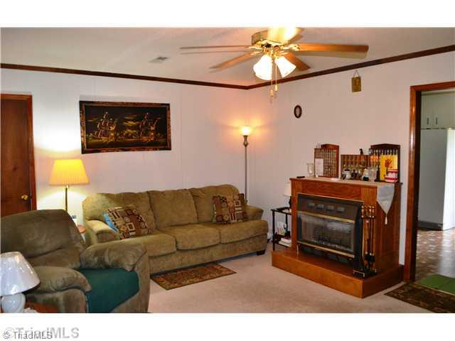 4811 Grubbs Road Walkertown, NC 27051 - Photo 2 of 16 Living Room.