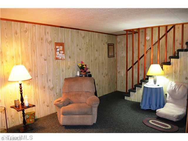 4811 Grubbs Road Walkertown, NC 27051 - Photo 12 of 16 Den/Family/Great Room.