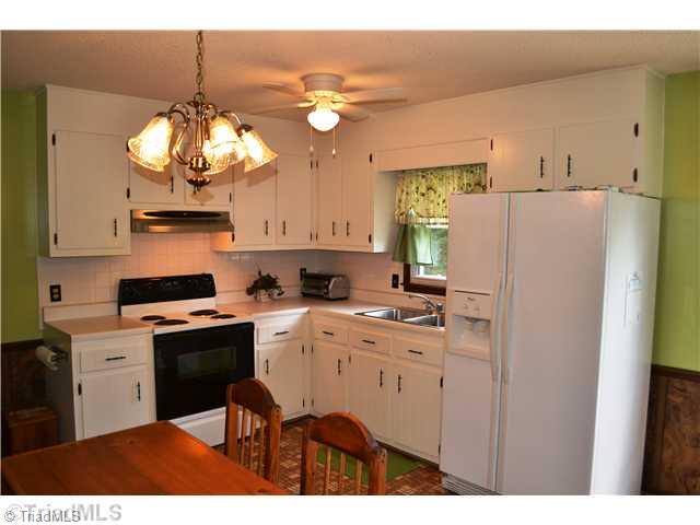 4811 Grubbs Road Walkertown, NC 27051 - Photo 4 of 16 Kitchen.