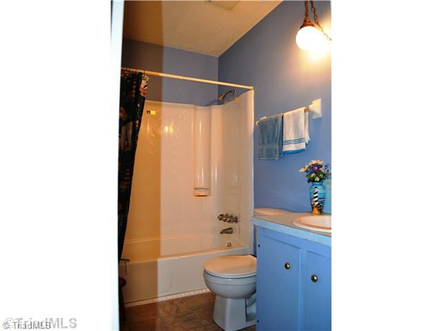 4811 Grubbs Road Walkertown, NC 27051 - Photo 7 of 16 Other Bath.