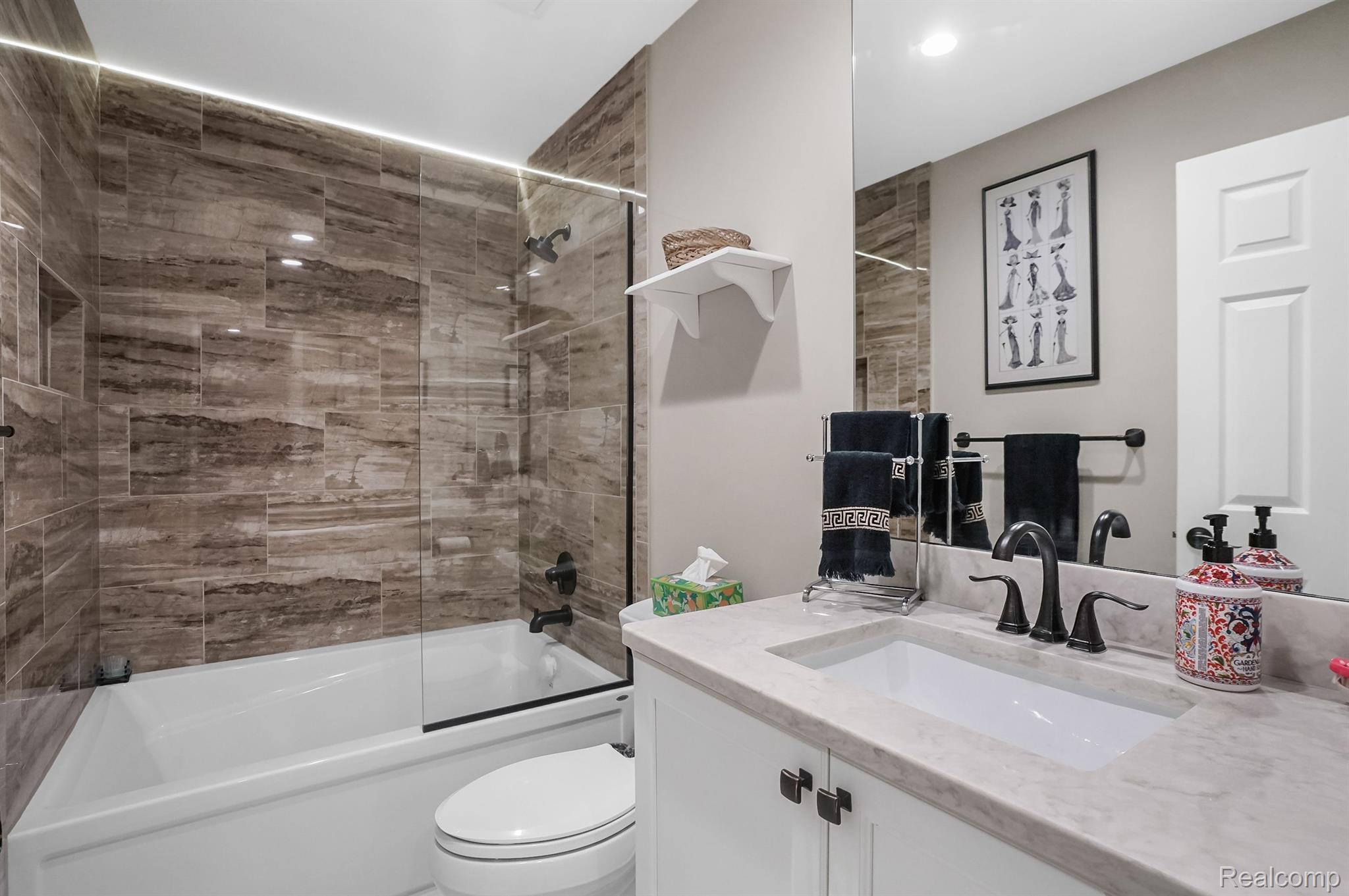 598 Tennyson Rochester, MI 48307 - Photo 21 of 26 Gallery Image 21