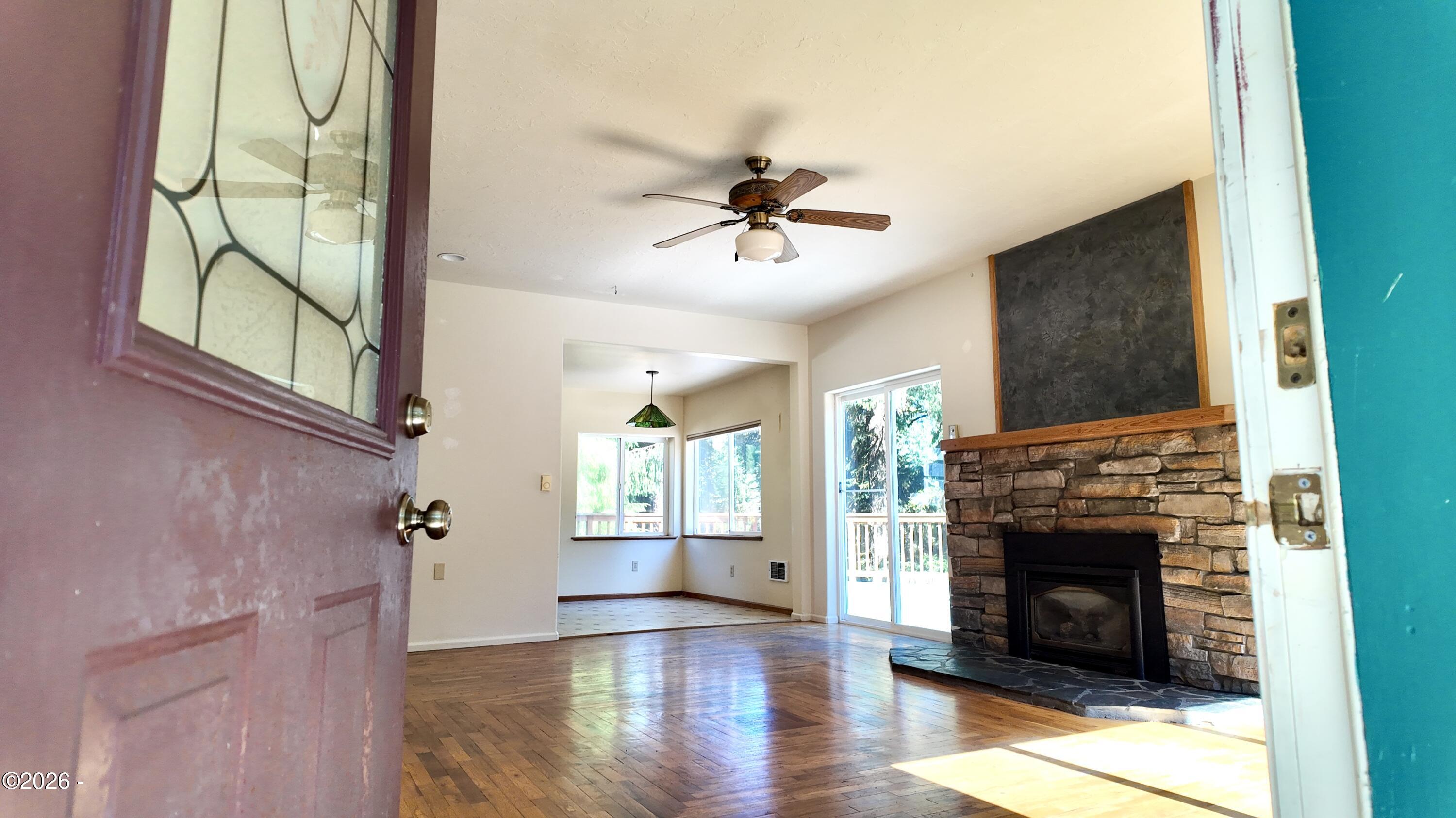 527 Southeast John Nye Road Newport, OR 97365 - Photo 8 of 36 Gallery Image 8