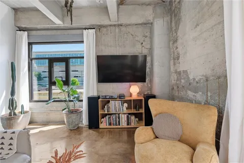 $325,000 | 360 West Pershing Road, Unit 190, Kansas City, MO 64108