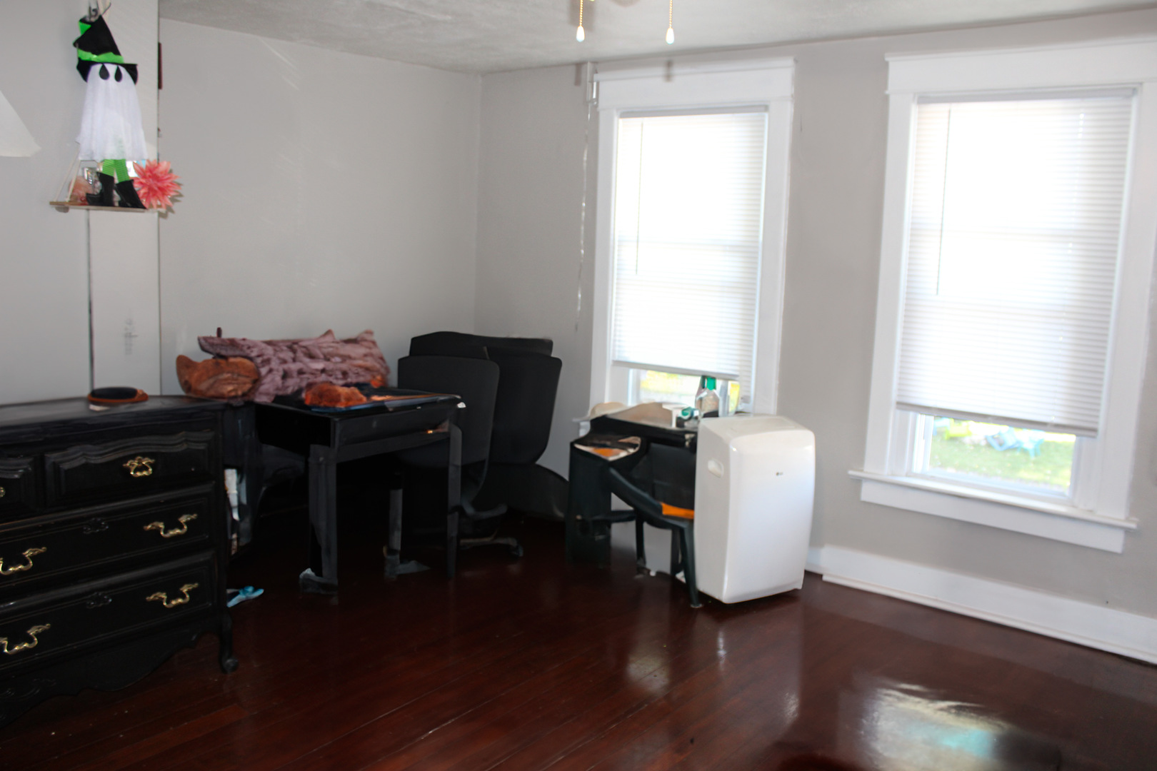109 Cary Street Cary, IL 60013 - Photo 17 of 21 a living room with furniture and wooden floor