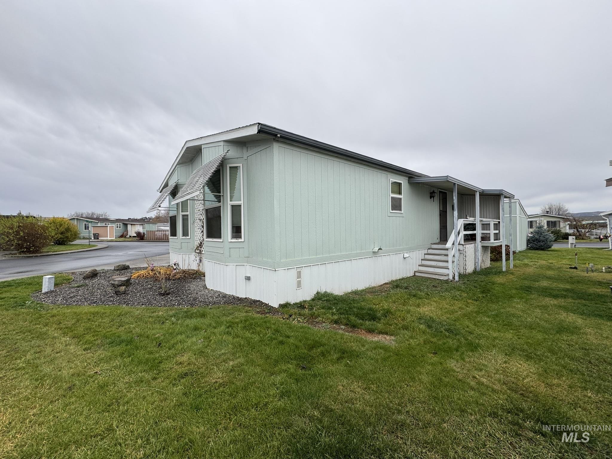 2015 6th Avenue, Unit 308 Clarkston, WA 99403 - Photo 22 of 39 View of property exterior featuring a yard