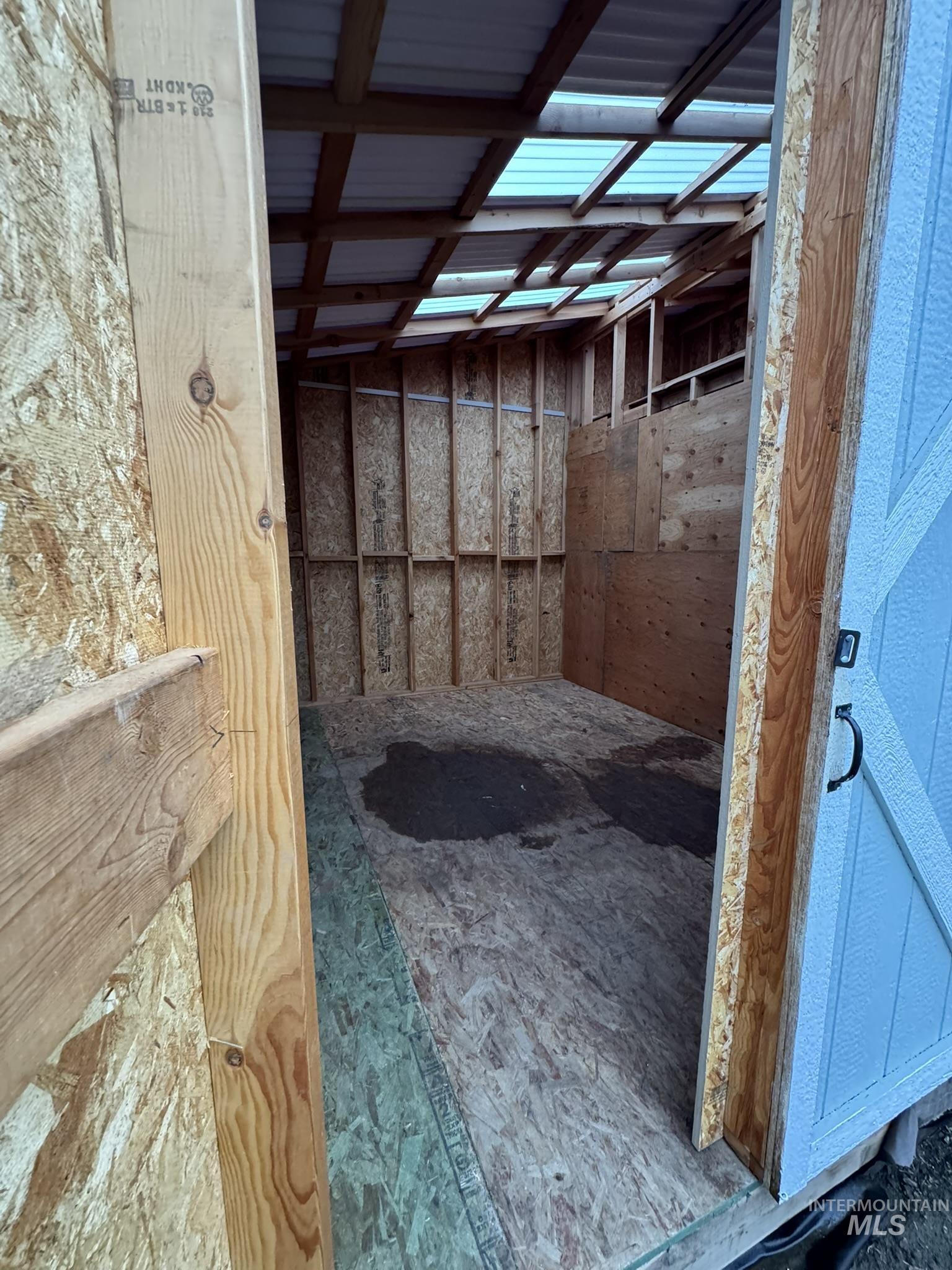 2015 6th Avenue, Unit 308 Clarkston, WA 99403 - Photo 26 of 39 View of stable