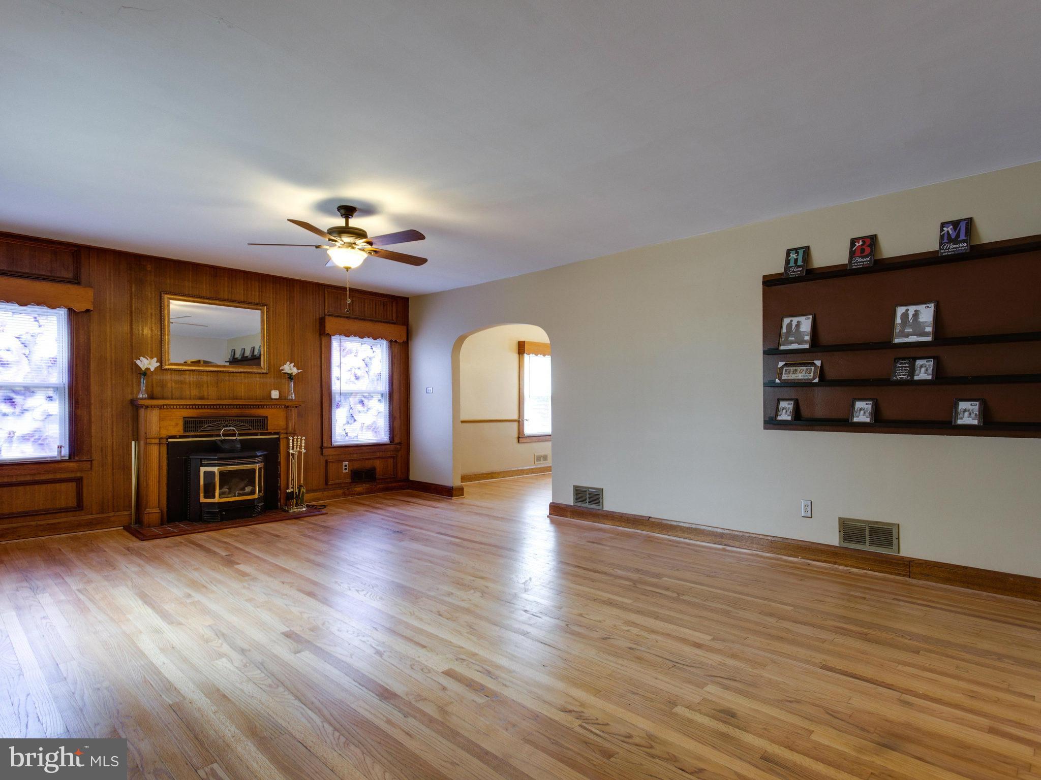 1902 Sunberry Road Baltimore, MD 21222 - Photo 2 of 16 Living Room