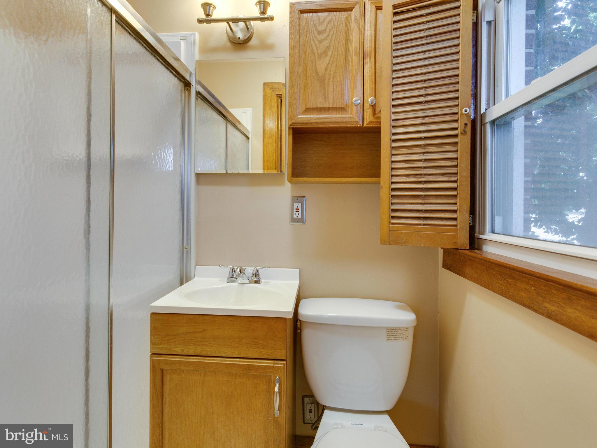1902 Sunberry Road Baltimore, MD 21222 - Photo 11 of 16 Bath