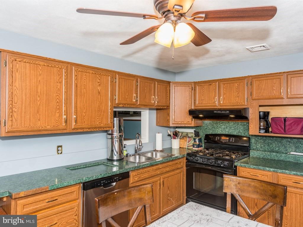 8 Forest Hills Road Red Lion, PA 17356 - Photo 3 of 28