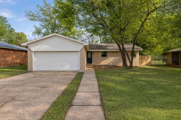 $218,000 | 1204 West 3a Street, McGregor, TX 76657
