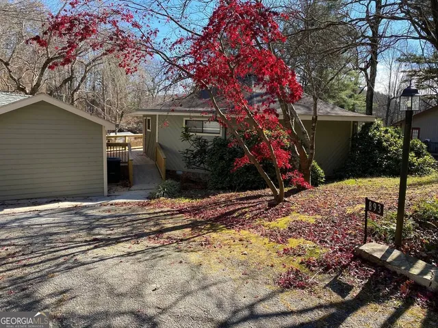 a view of a backyard of the house