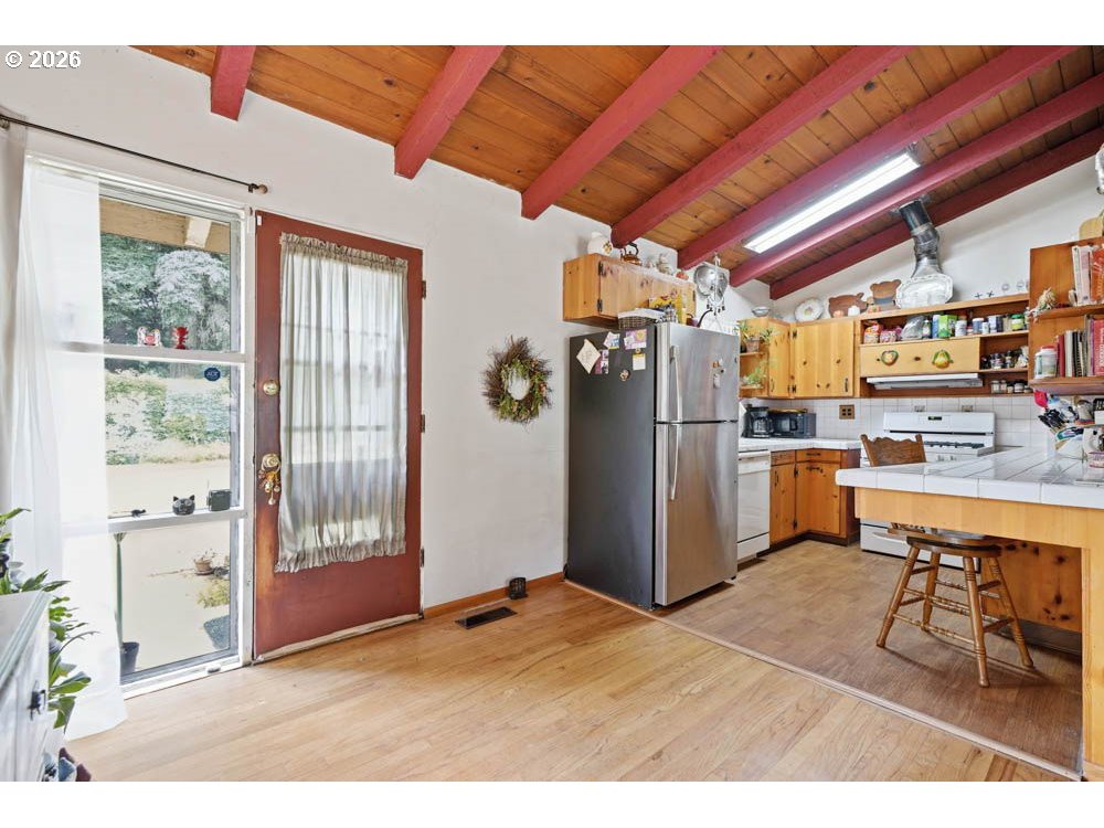 1014 Southeast 175th Place Portland, OR 97233 - Photo 10 of 31