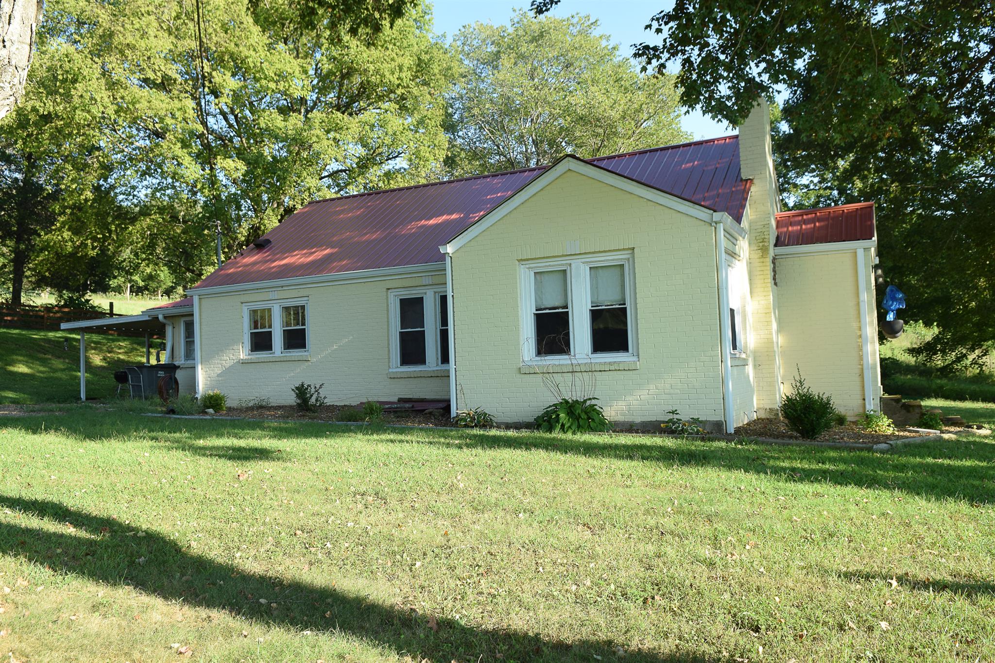 1562 East Beaverdam Road Centerville, TN 37033 - Photo 3 of 24 Side of Home