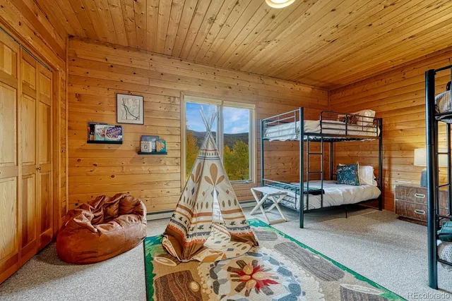 a view of a large yard