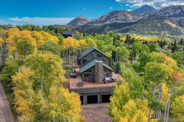 a view of an ocean view