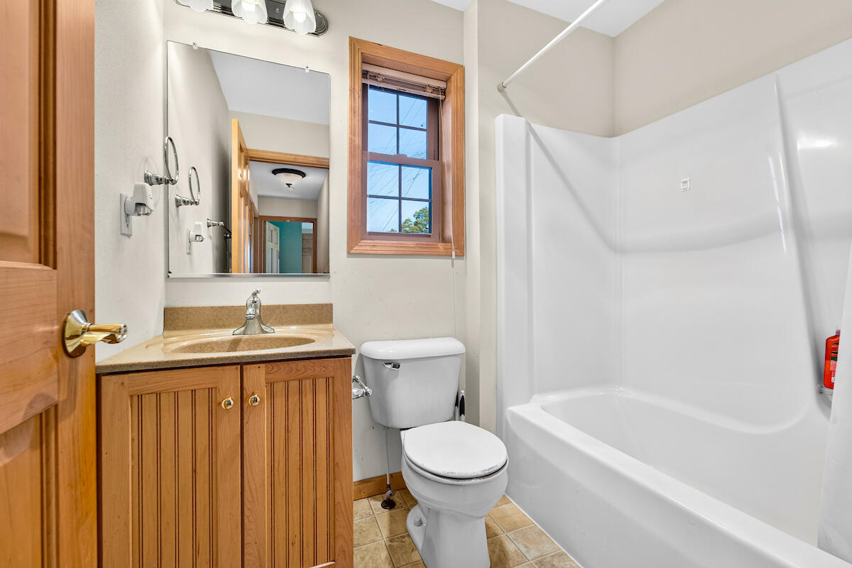 1302 Franklin Street Racine, WI 53403 - Photo 15 of 31 Full Bath