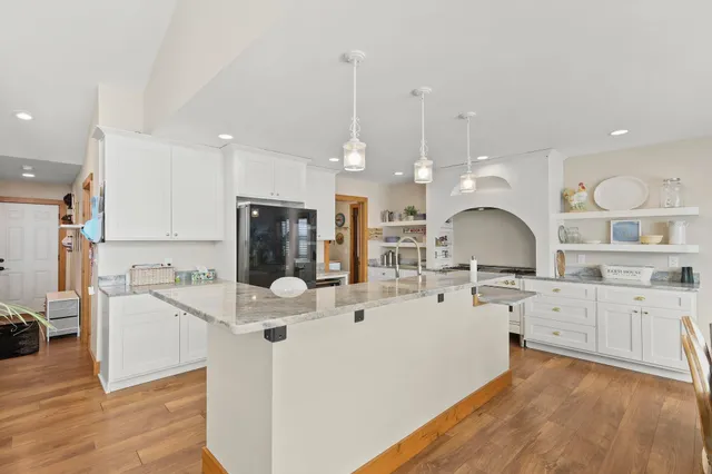 $749,000 | N8776 Island View Drive, New Lisbon, WI 53950