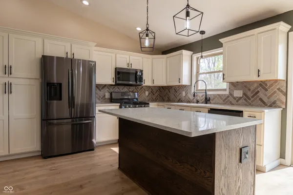 $684,900 | 13455 North Co Rd 425 East, Roachdale, IN 46172