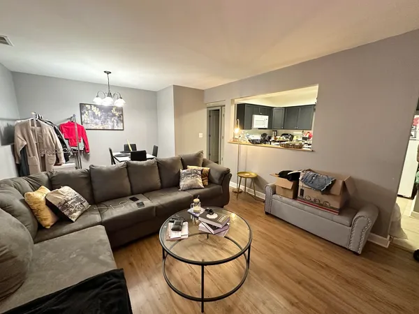 $1,750 | 2390 Bicentennial Avenue, Unit 4, Crest Hill, IL 60403