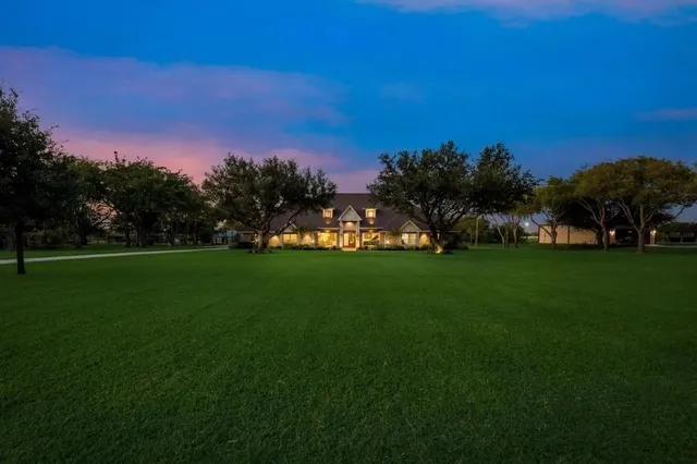 $1,250,000 | 51 Stage Coach Road, Fort Worth, TX 76244