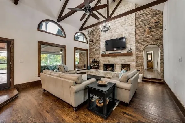 $1,250,000 | 51 Stage Coach Road, Fort Worth, TX 76244